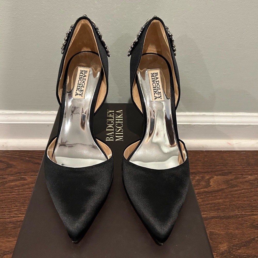 Badgley Mischka size 8 embellished black d’orsay pumps